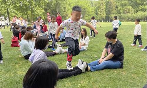 幼儿园托班亲子游戏_幼儿园托班亲子游戏大